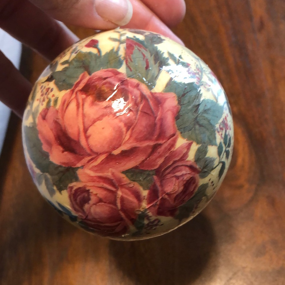 Benton Vintage ornament